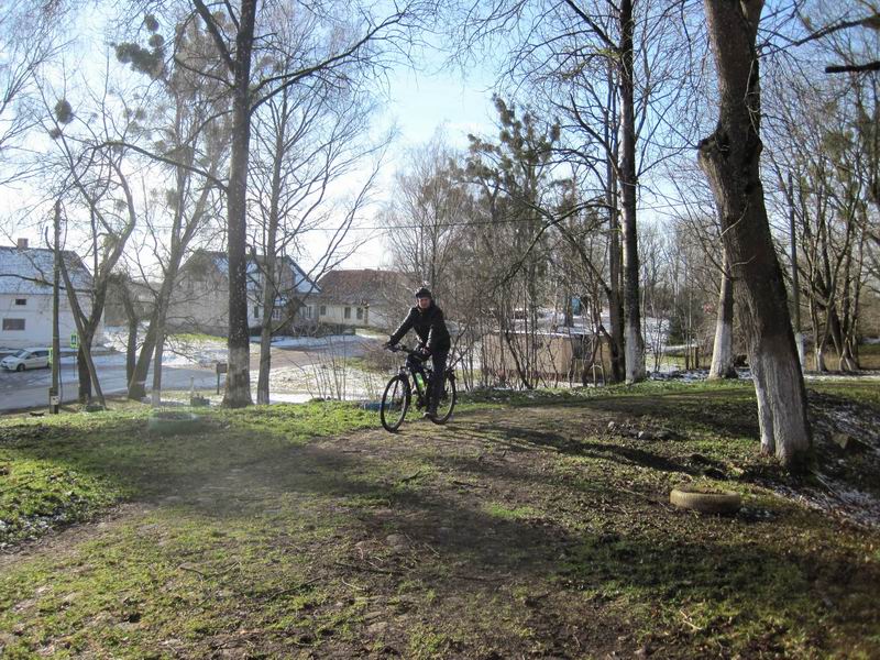 Подъезжаем к замку Заалау в Каменском