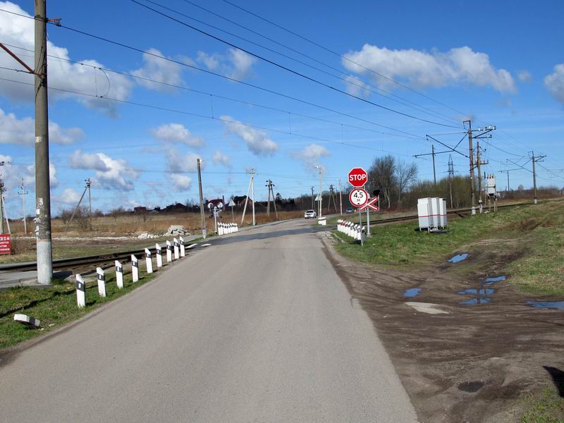 Ж.д переезд на въезде в п. Дорожный.