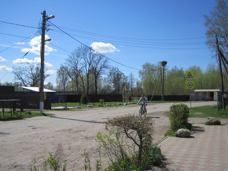 Подъезжаем к магазину в Заповедном