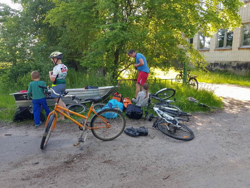 Водная группа обзавелась велами и ставит лодки на колёса