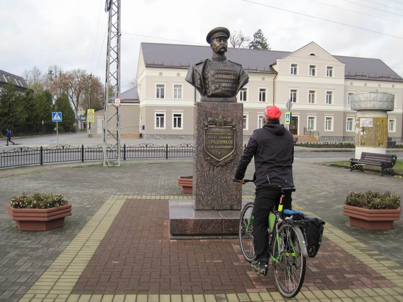 Памятник Герою Советского Союза Городовикову Б.Б.