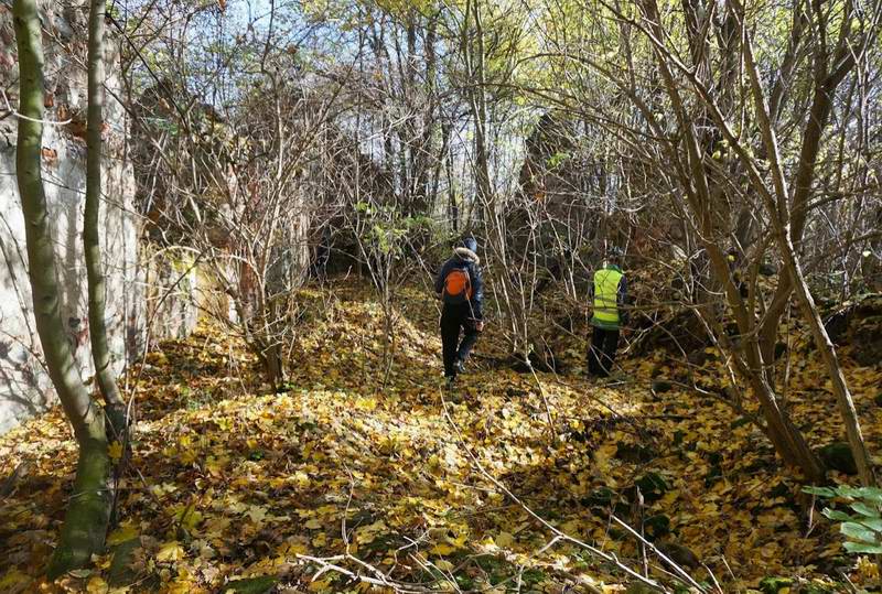 разруха во дворе колокольни