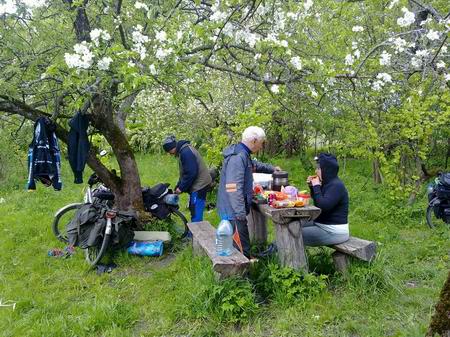 Приехали на первое место ночёвки, р. Залесинка