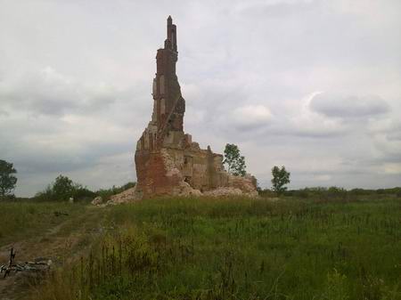 Удручающий вид кирхи в Демьяново