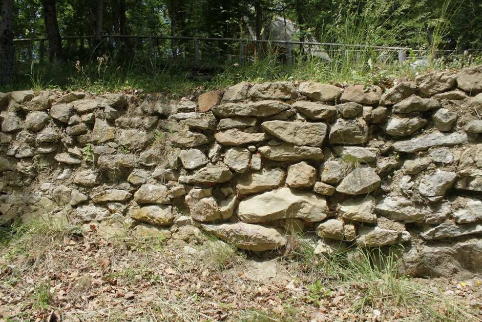 Фундаменту 2400 лет