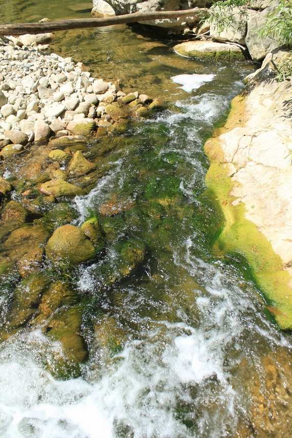 Маленький водопад