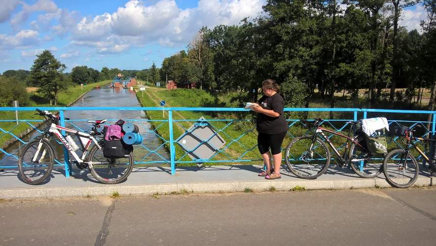 Остановка на мосту.