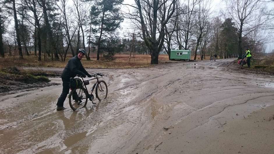 Въезд на песчаный карьер, нам туда