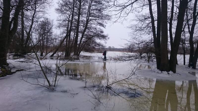 Чёрные дыры под водой - это промоины