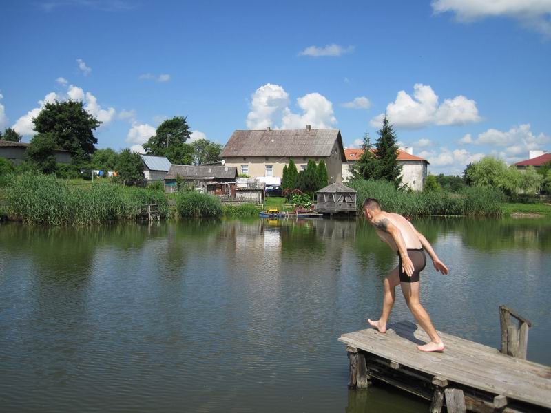 Александр Карпухин залетает в воду