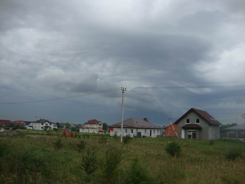 Едем по Заозерью. Справа - гроза, молнии сверкают!