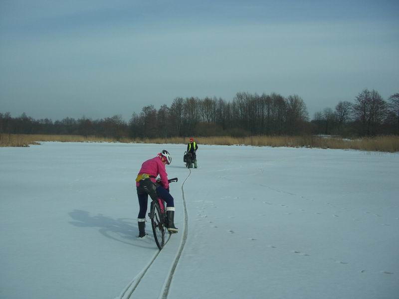 Едется нормально, около 10 км/ч, снега немного <a href='http://koenigbicycle.ru/js/ymapload/mapload.htm?maps/v2106tr.kml&55.222287&21.3373911428722&17&hybrid'><img src='/images/Yandex_Maps_logo_25px.gif'></a> <a href='https://www.google.com/maps?z=15&t=h&q=55.222287,21.3373911428722' target='_blank'><img src='/images/25px-Google_Maps_icon.jpg'></a>