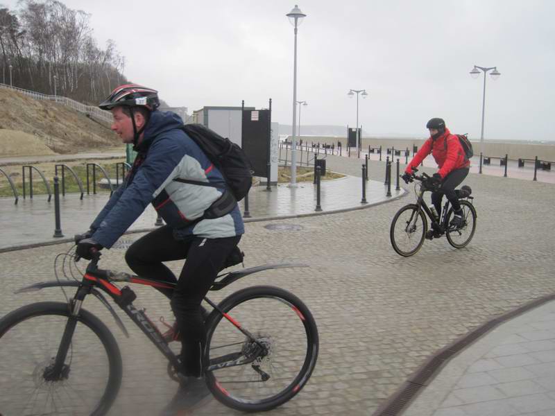 Дмитрий Ливенцев и Вячеслав Дмитриев в конце променада <a href='http://koenigbicycle.ru/js/ymapload/mapload.htm?maps/v2109tr.kml&54.9501017&20.1728516&17&hybrid'><img src='/images/Yandex_Maps_logo_25px.gif'></a> <a href='https://www.google.com/maps?z=15&t=h&q=54.9501017,20.1728516' target='_blank'><img src='/images/25px-Google_Maps_icon.jpg'></a>