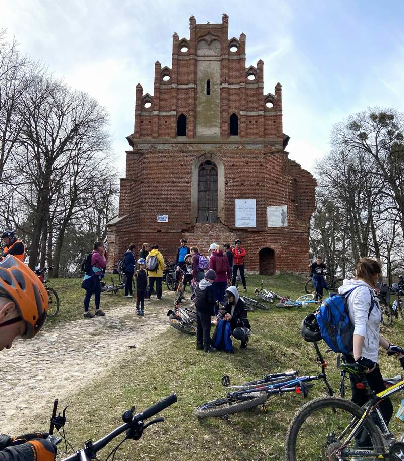 Остановка у кирхи Тарау