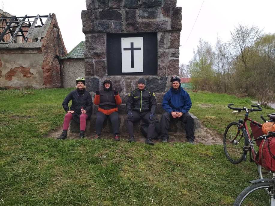 Около памятника ПМВ в Красногорском