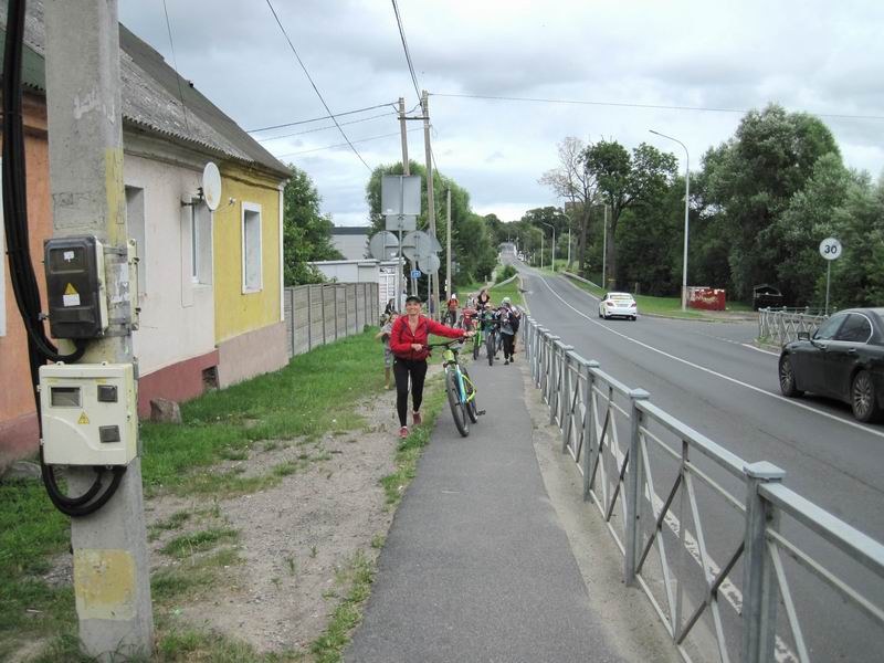 Участники заходят пешком в горку