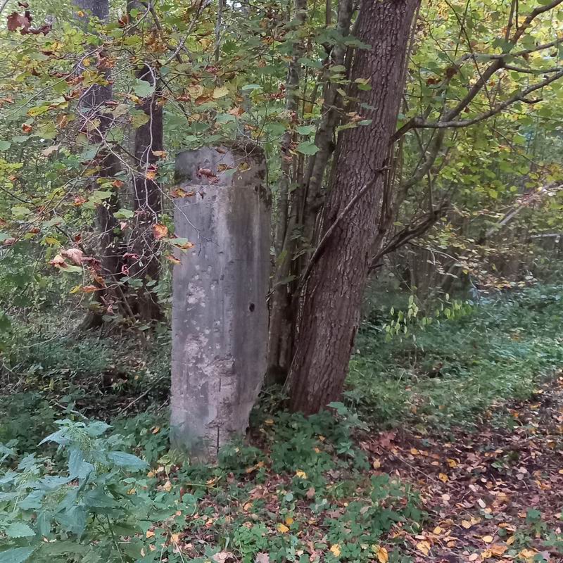 Есть еще столб
