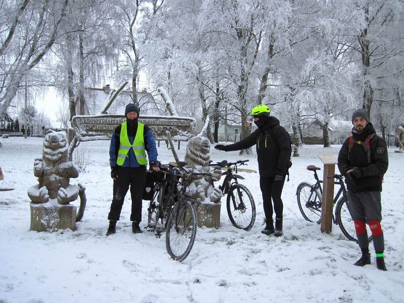 В парке деревянных скульптур
