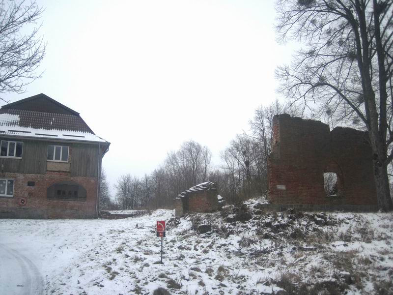 Развалины кирхи Кассубена в Ильинском