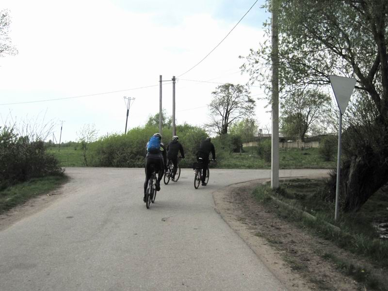 Выезжаем на центральную дорогу в Вишнёвке