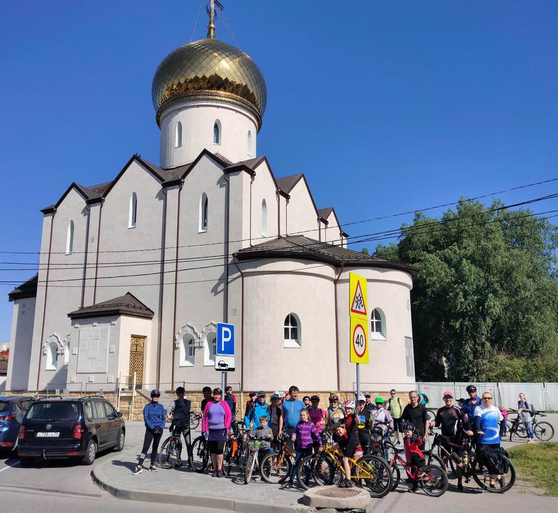 Стартовое фото на фоне храма напротив Спара