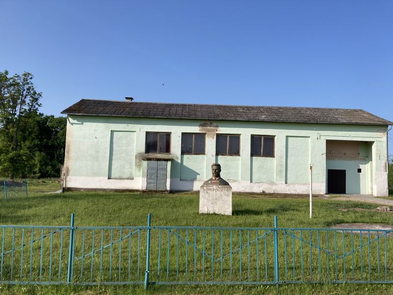 Памятник Фрунзе