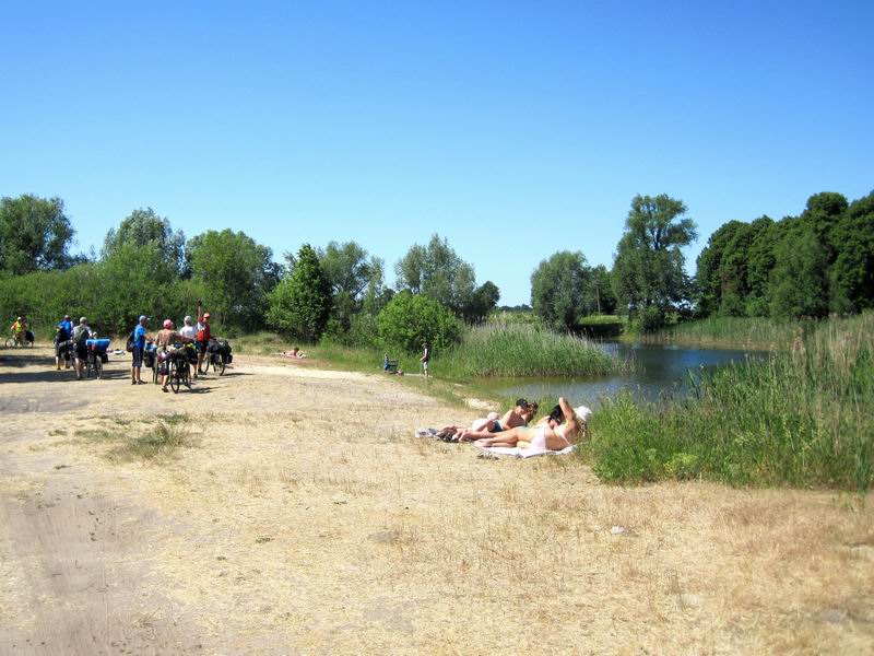 Велогруппа прибыла на купальную остановку в Тимирязево