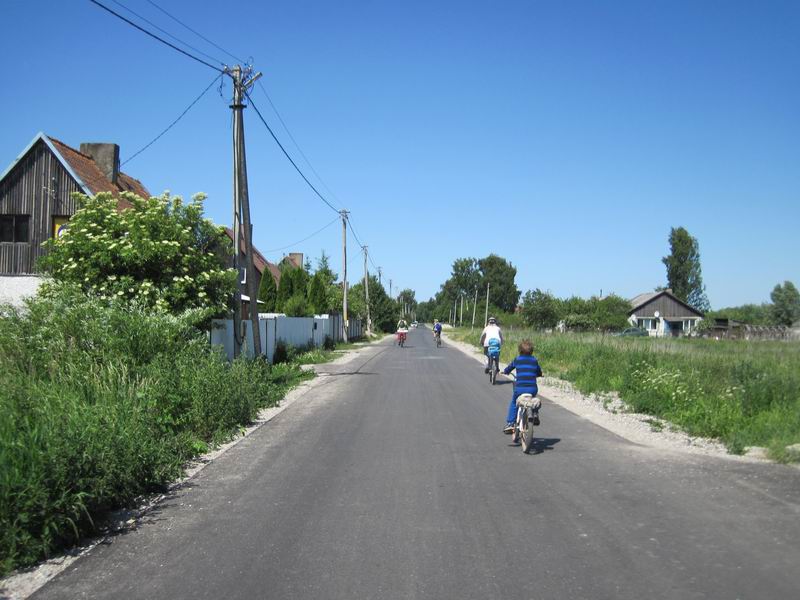 В Головкино на ул. Молодёжной тоже появился новый асфальт. Красота!