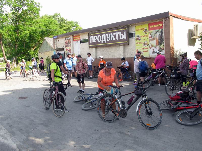 Остановка у магазина в Тургенево