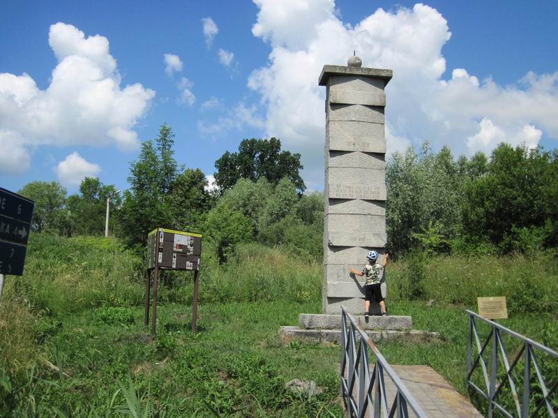 Приехали к памятнику ПМВ в Полевом