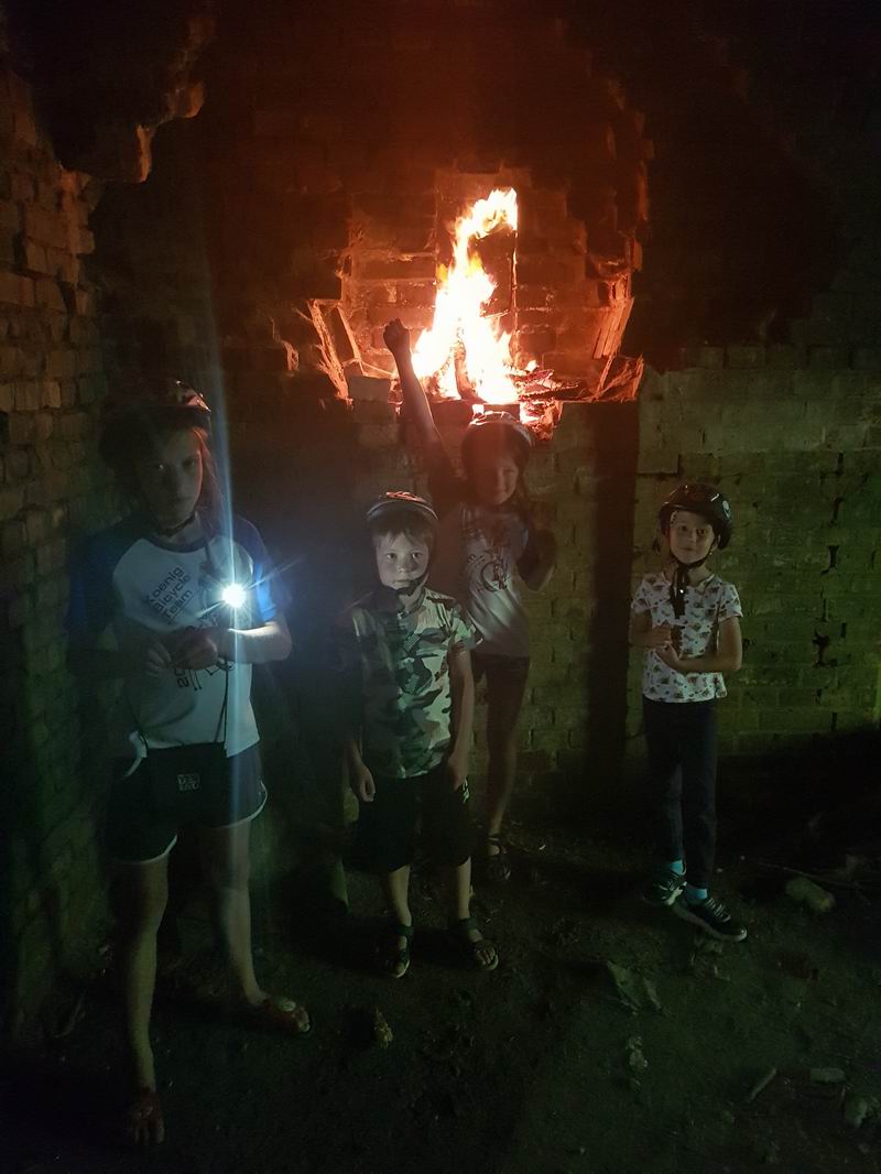 В форте горит огонь