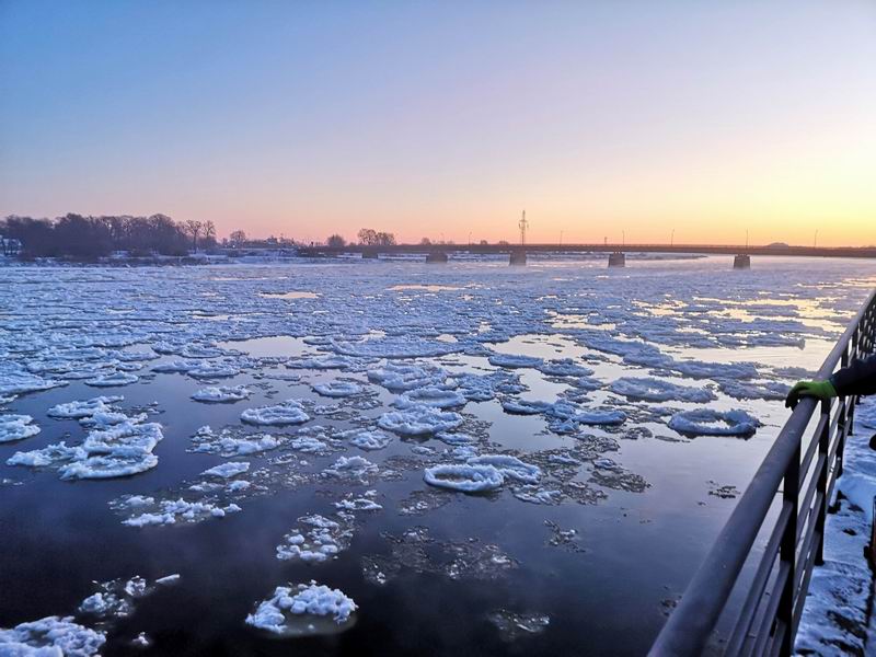 Рассвет над мостом Королевы Луизы