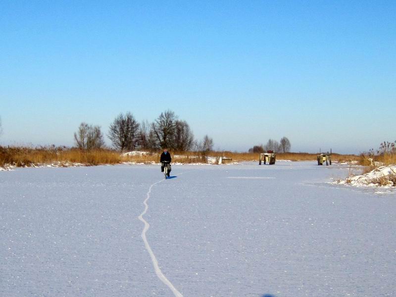 Далее поехали по льду