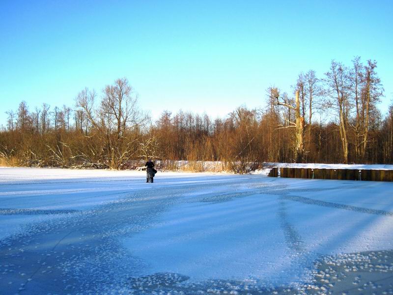 Пересекаем реку Ржевку по льду