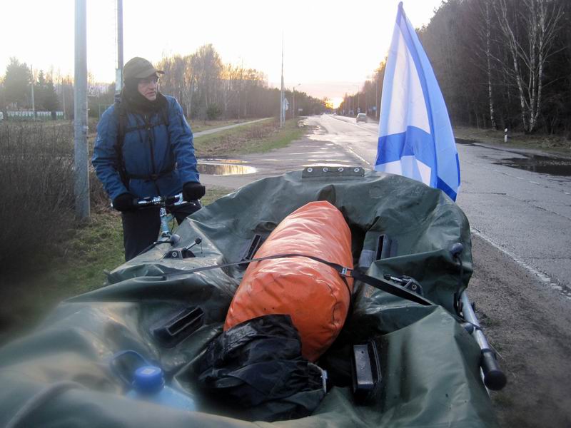 Далее поехали на велосипедах. Выехали на светловскую трассу