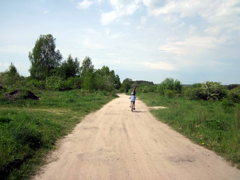 Едем далее на запад по закосмовским грунтам