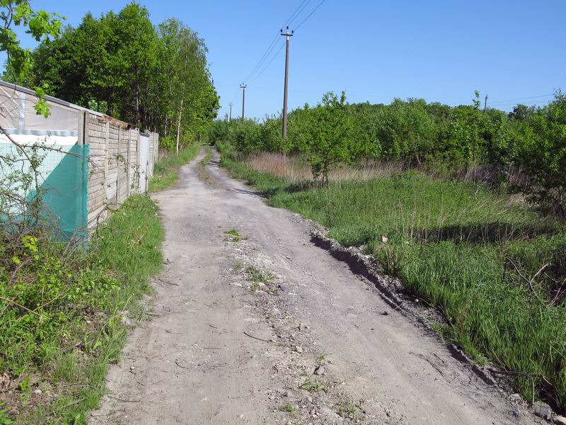 Едем по такой дороге параллельно жд.