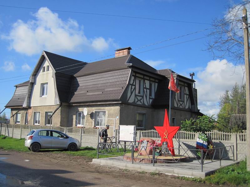 Памятник в Заливном