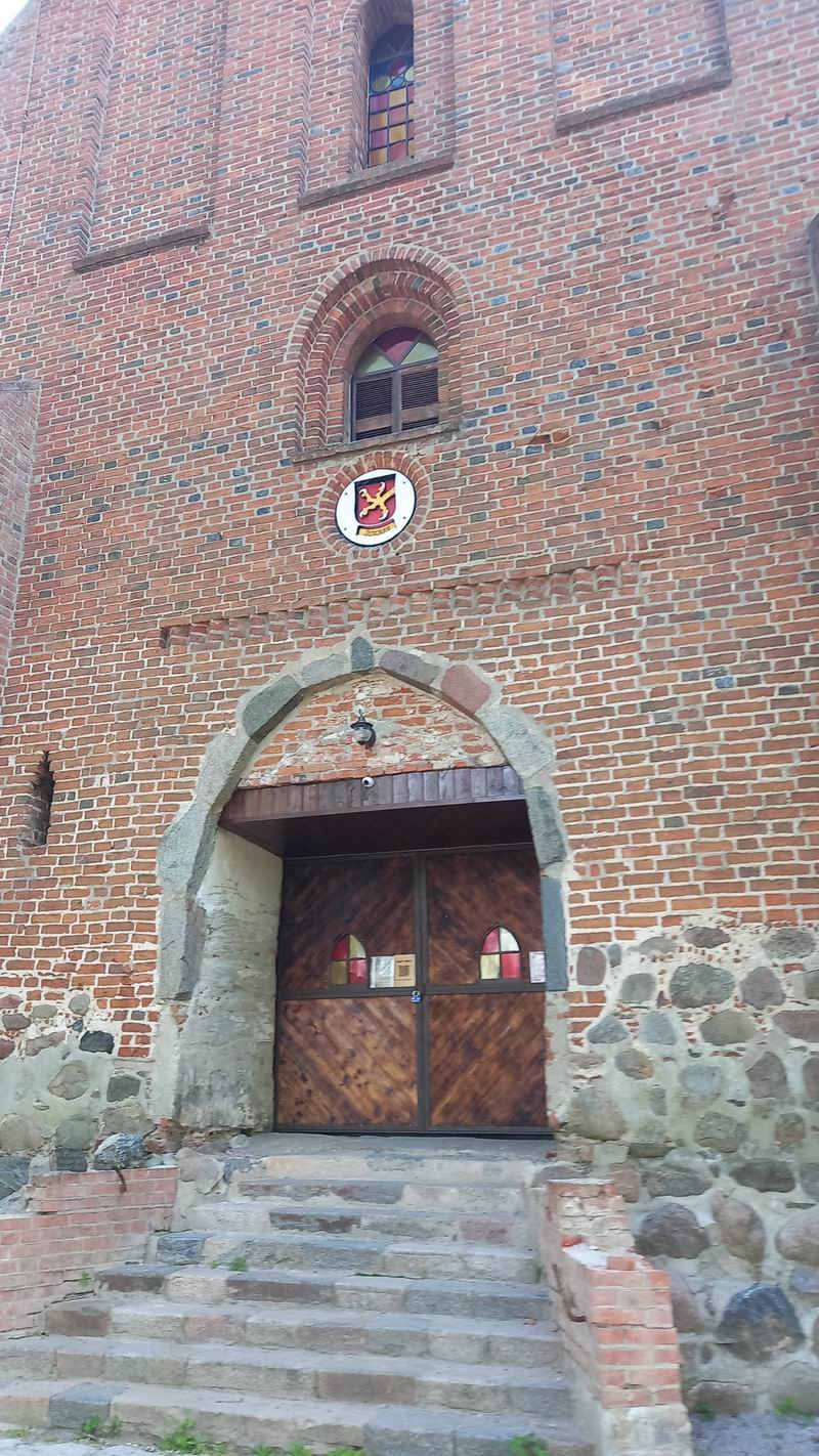 Центральный вход в Кирху