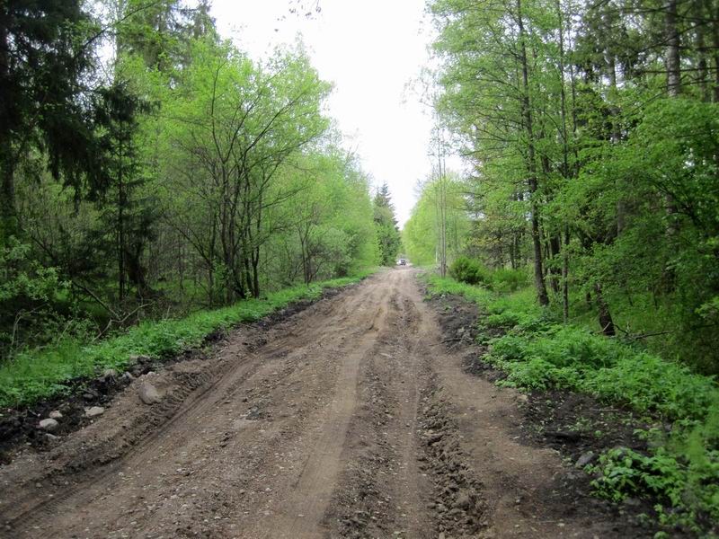 Свернули к заброшенному военному городку