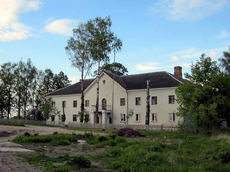Здание РЖД в старинной усадьбе