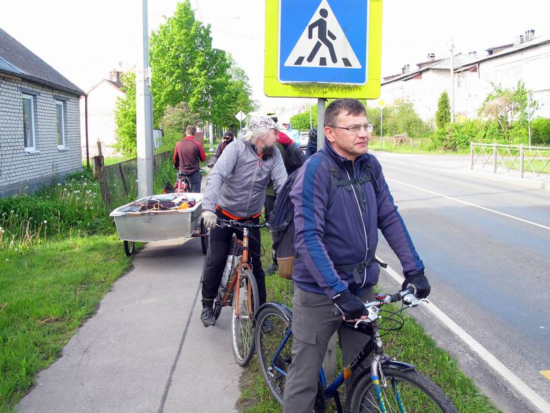 Лодку оставили у знакомого до предстоящего веловодного похода.
