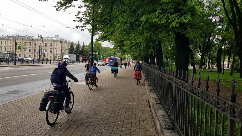 Поехали по нему