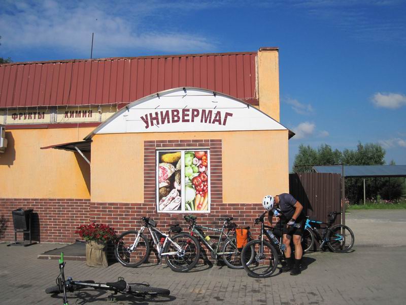 Магазинная остановка в Тишино