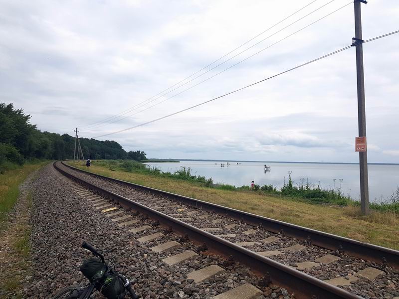 Остановка на берегу залива