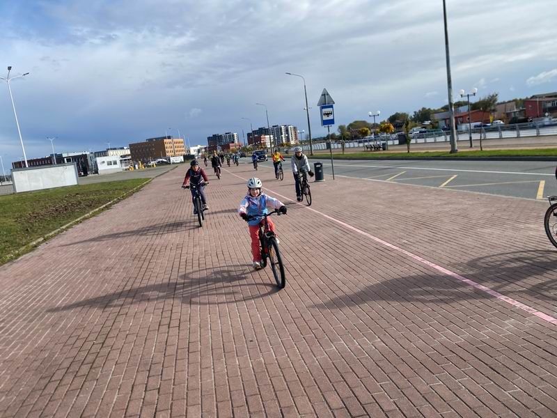 Едем по Набережной