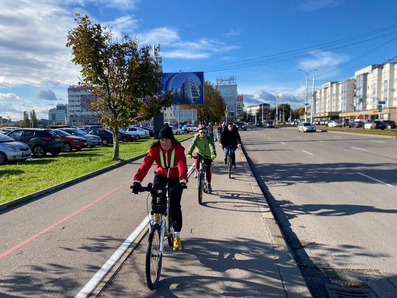 Едем по велодорожке