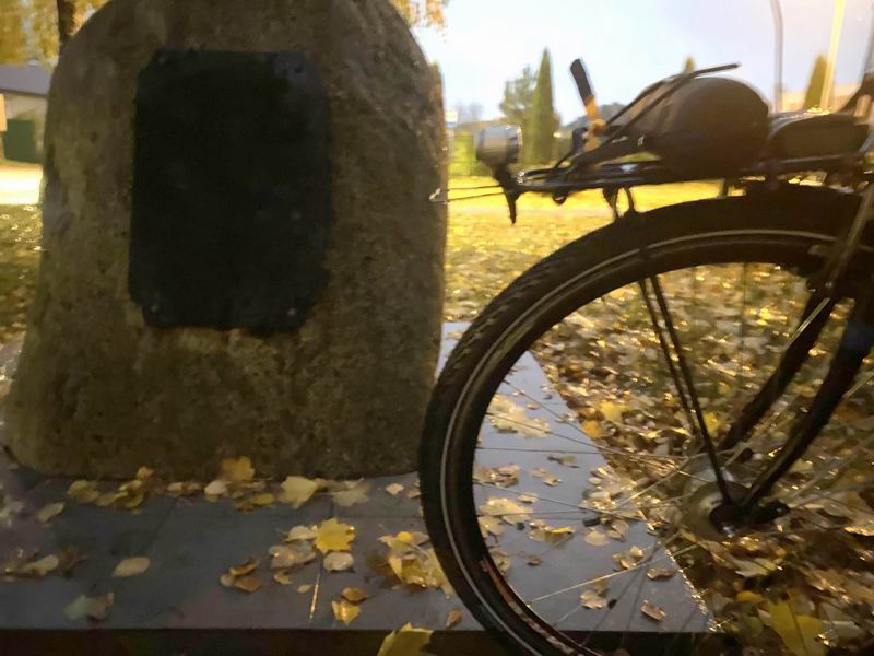 Остановка у памятного камня Нормандии-Неман