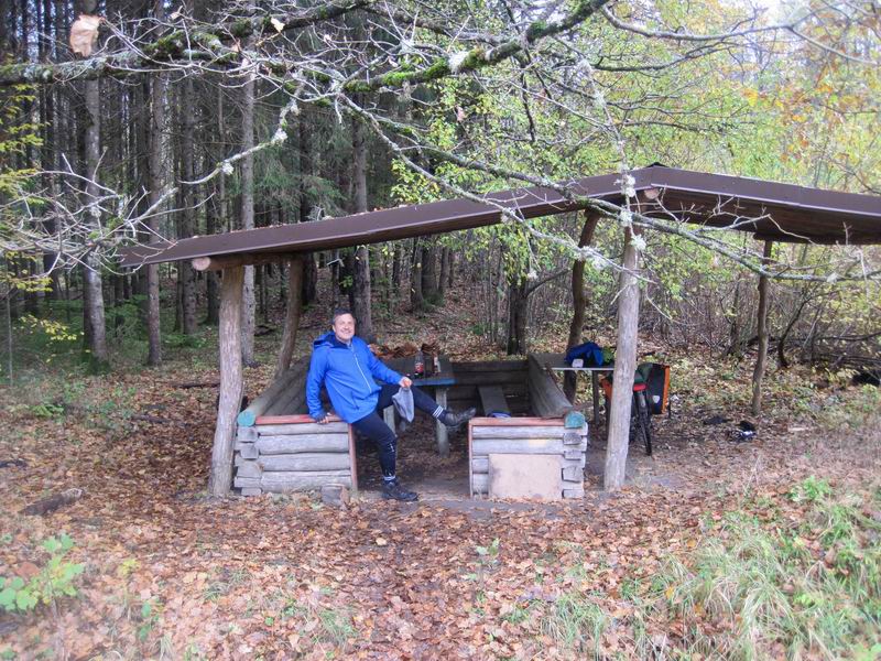 Остановка в беседке во Фрунзенском лесу