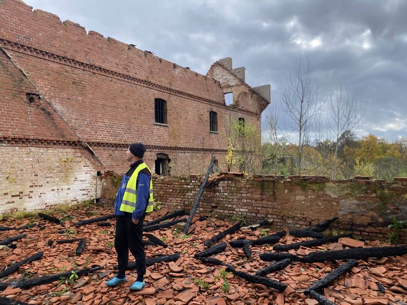 Осматриваем сгоревшую мельницу Гросс-Гни